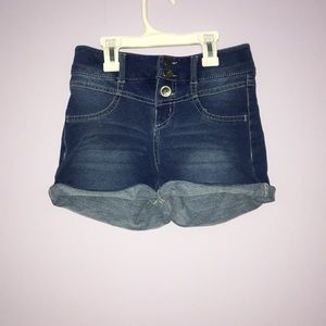 Girls short shorts!